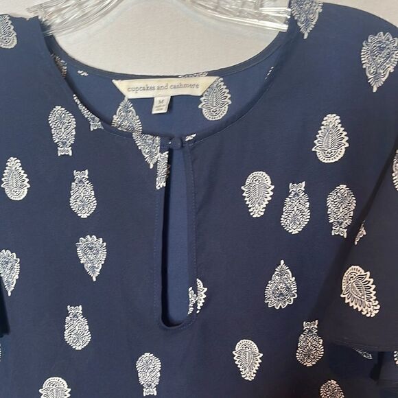 Cupcake And Cashmere Short Sleeve Blouse. Size Medium. - Picture 3 of 7